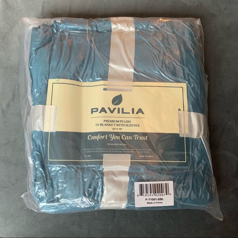 🆕 Plush TV Blanket with Sleeves
